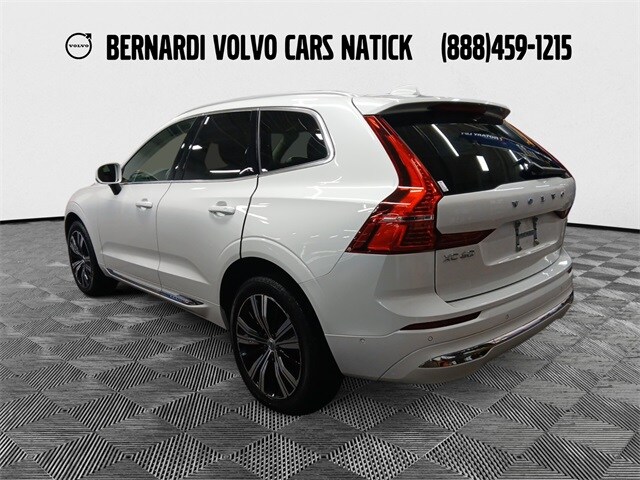 2023 Volvo XC60 B5 Plus photo 2