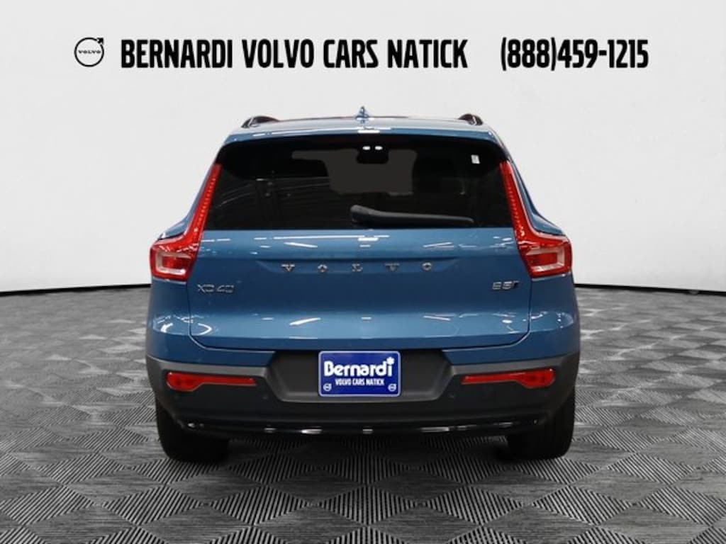 Certified 2024 Volvo XC40 B5 Core SUV