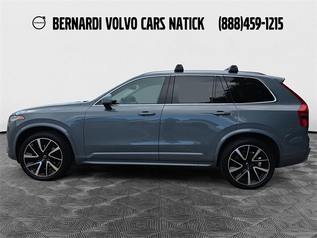 2022 Volvo XC90 T6 Momentum photo 2
