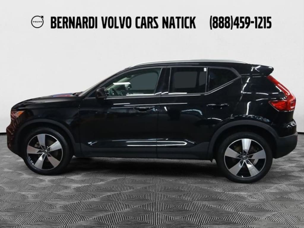 Used 2022 Volvo XC40 Momentum SUV