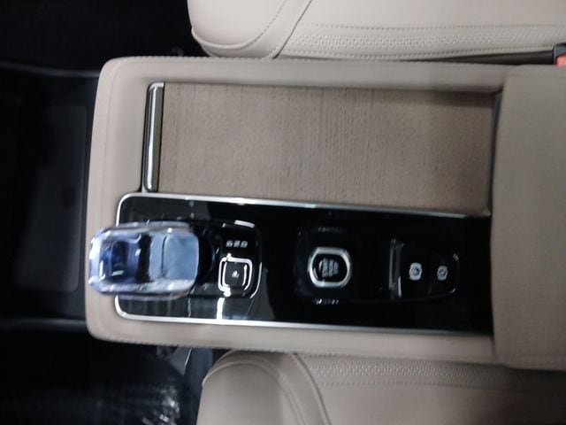 2026 Volvo XC90 Plus - Photo 15