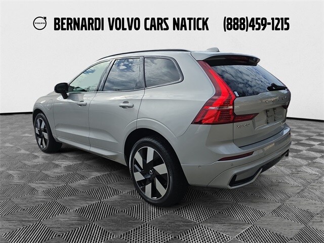 2023 Volvo XC60 Recharge Hybrid Ultimate photo 3