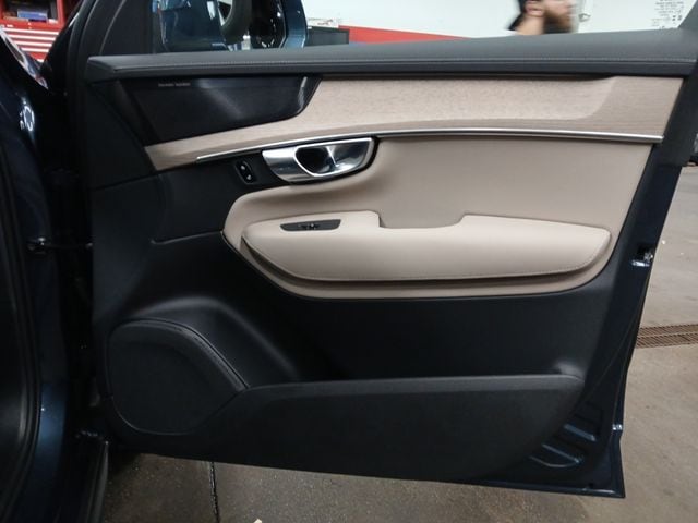 2026 Volvo XC90 Plus - Photo 27