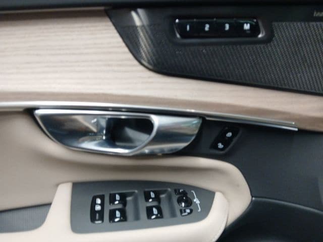 2026 Volvo XC90 Plus - Photo 31