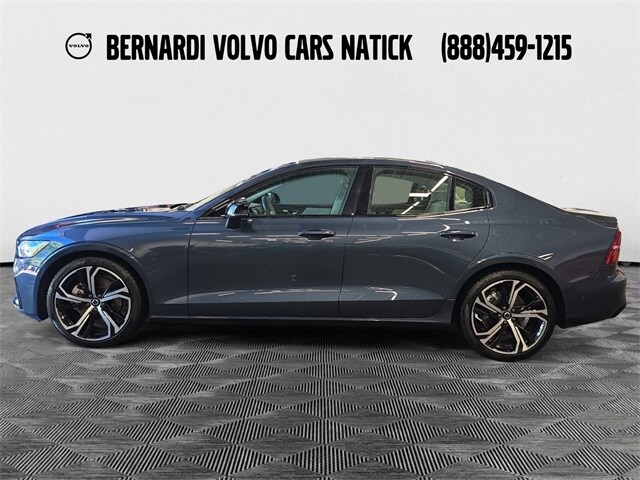 2023 Volvo S60 B5 Plus photo 2