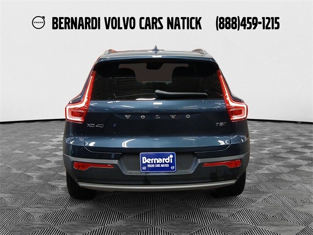 2021 Volvo XC40 Momentum photo 4