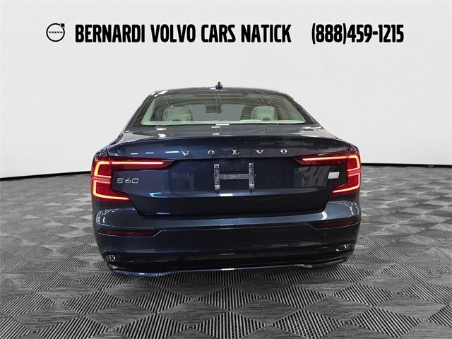 2024 Volvo S60 Recharge T8 Plus photo 4