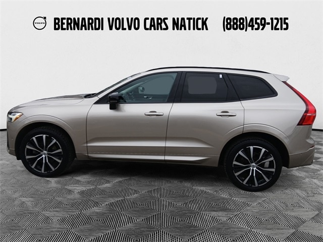2023 Volvo XC60 Plus's photo