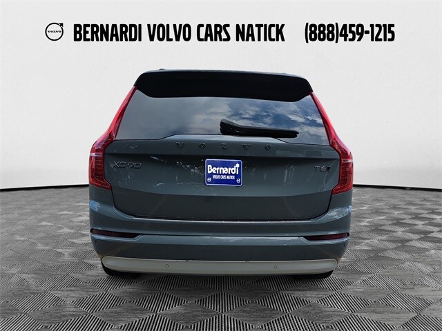 2022 Volvo XC90 T6 Momentum photo 4