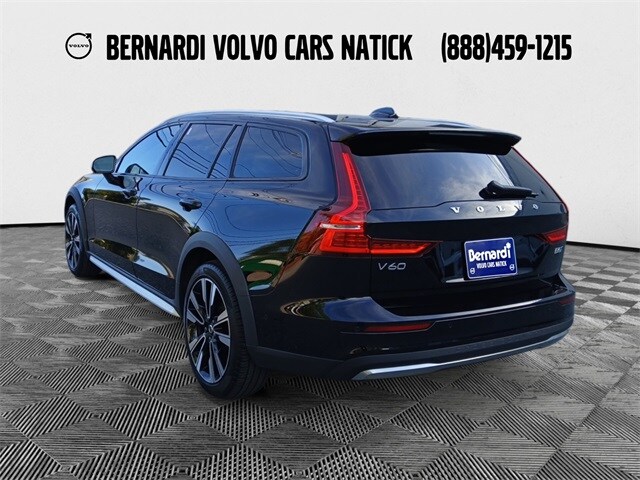 2024 Volvo V60 Cross Country Ultimate photo 3