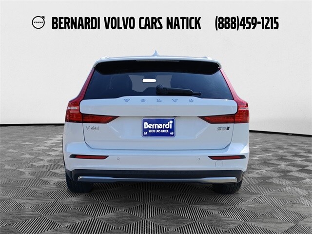 2024 Volvo V60 Cross Country Ultimate photo 4