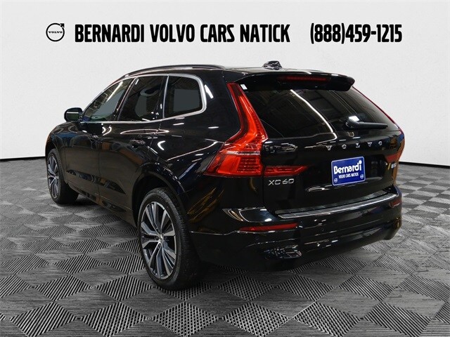 2022 Volvo XC60 B5 Momentum photo 3