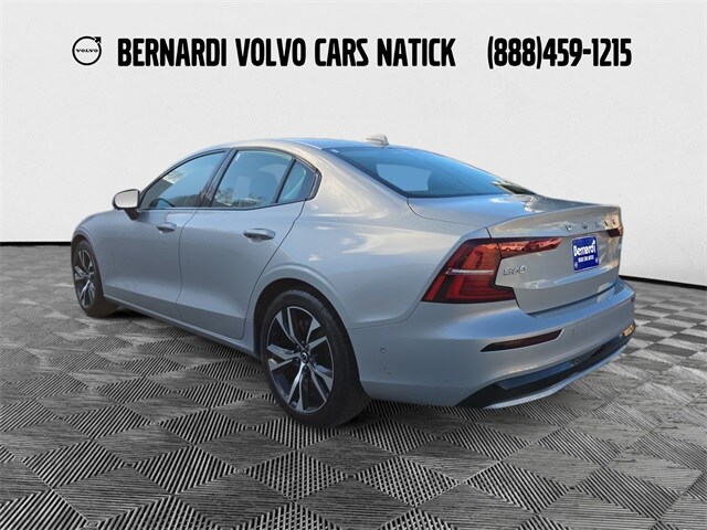 2025 Volvo S60 B5 Plus photo 3