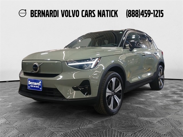 2023 Volvo XC40 Plus's photo