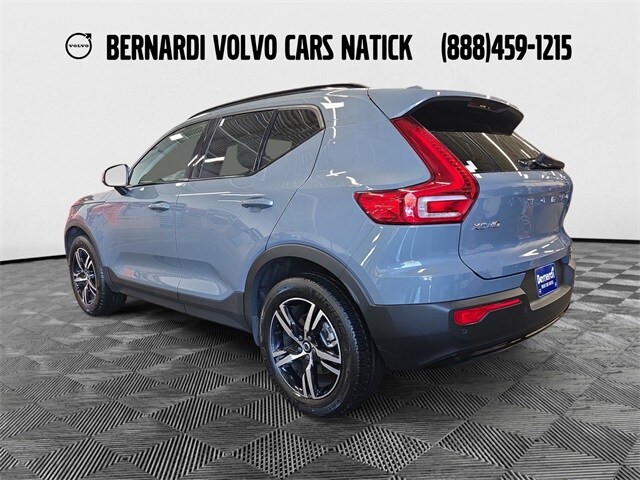 2023 Volvo XC40 Plus photo 3