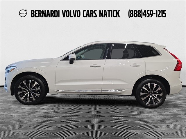 2023 Volvo XC60 B5 Plus photo 2