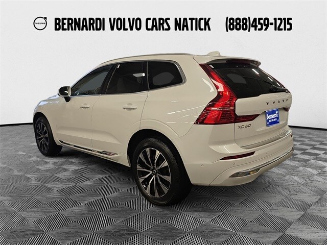 2023 Volvo XC60 B5 Plus photo 3