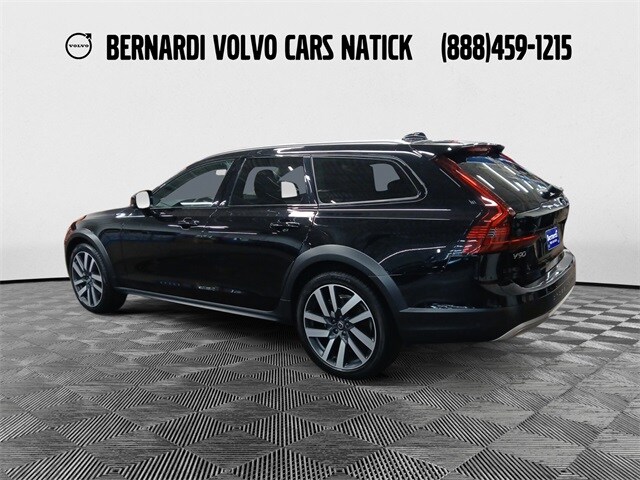 2024 Volvo V90 Cross Country B6 Ultimate photo 3