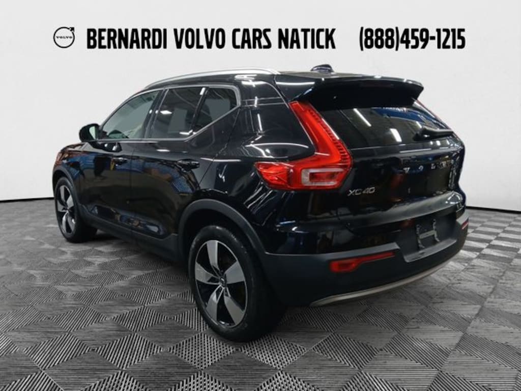 Used 2022 Volvo XC40 Momentum SUV