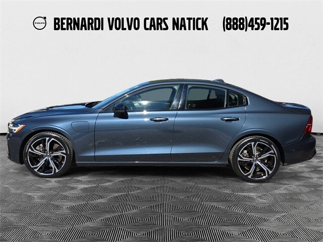 2023 Volvo S60 Recharge T8 Plus photo 2