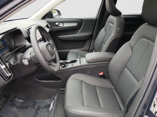 2026 Volvo XC40 Core - Photo 9