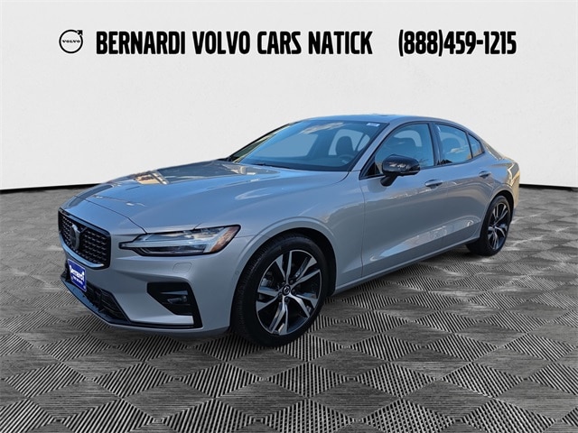 2025 Volvo S60 Plus's photo