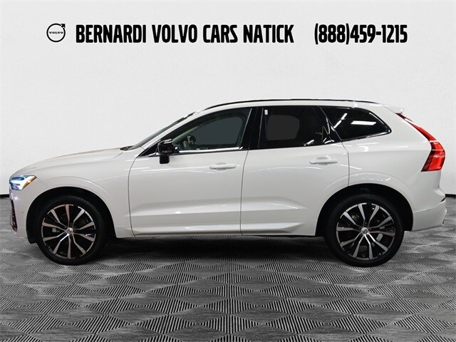 2023 Volvo XC60 B5 Plus photo 2