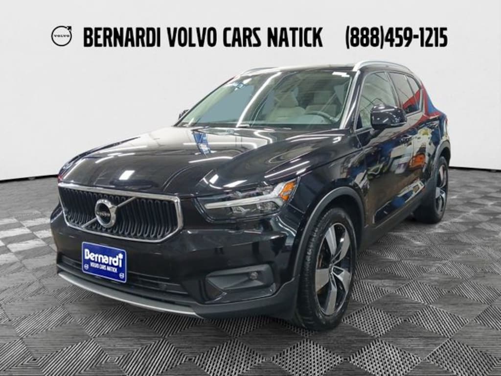 Used 2022 Volvo XC40 Momentum SUV