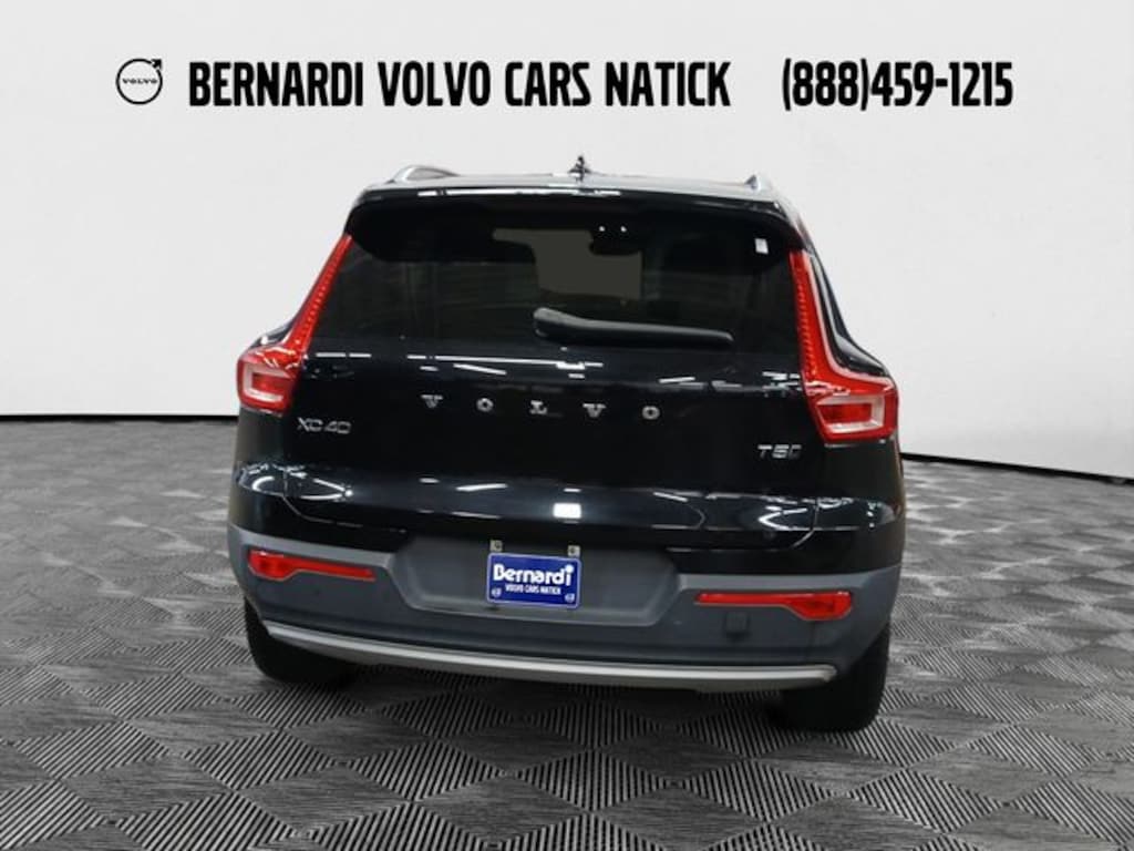 Used 2022 Volvo XC40 Momentum SUV