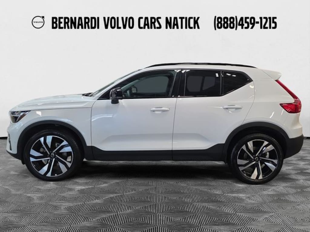 Certified 2024 Volvo XC40 B5 Plus Dark Theme SUV