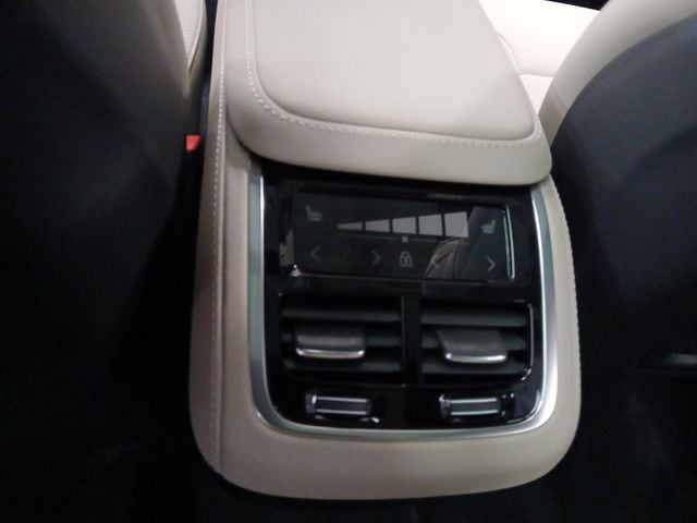 2026 Volvo XC90 Plus - Photo 34