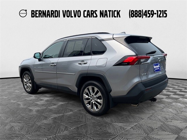 2021 Toyota RAV4 XLE Premium photo 2