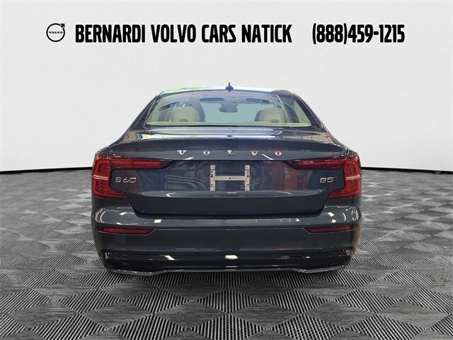 2023 Volvo S60 B5 Plus photo 4