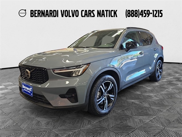 2023 Volvo XC40 B5 Plus Dark Theme