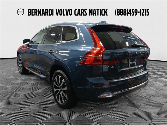 2023 Volvo XC60 B5 Plus photo 2