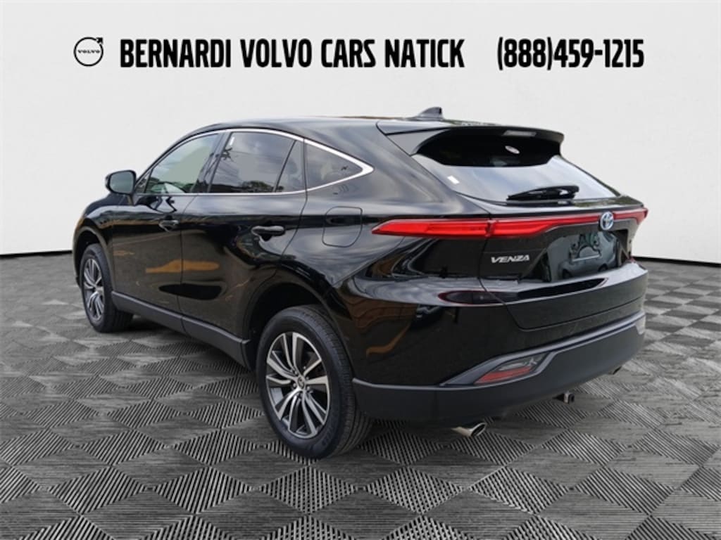 Used 2022 Toyota Venza LE SUV