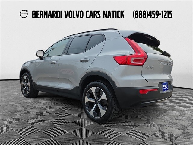 2023 Volvo XC40 Plus photo 3