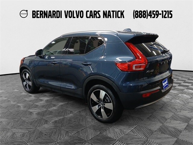 2021 Volvo XC40 Momentum photo 3