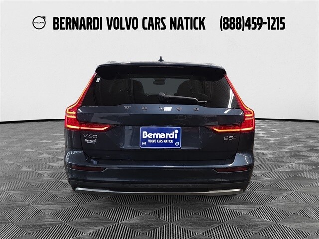 2023 Volvo V60 Cross Country B5 AWD Plus photo 4