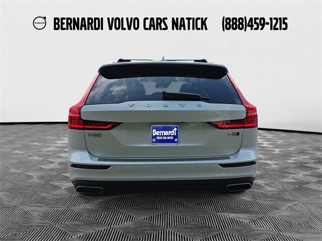 2022 Volvo V60 Cross Country T5 photo 4
