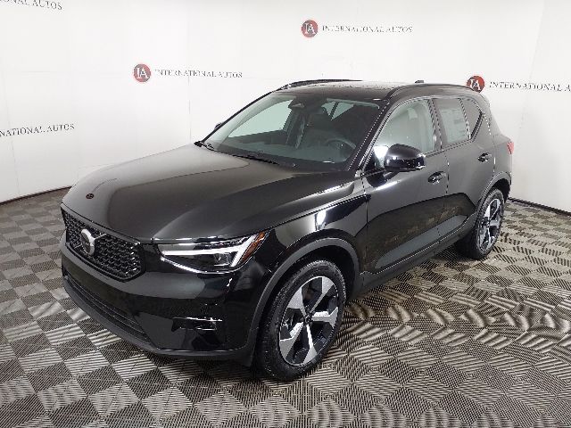 2026 Volvo XC40 B5 Plus Dark AWD's photo