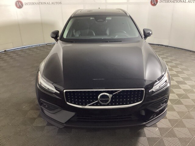 2026 Volvo V60 Cross Country B5 Plus photo 2