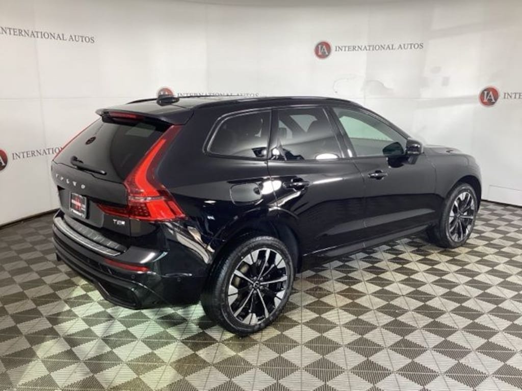 New 2026 Volvo XC60 plug-in hybrid T8 Plus SUV