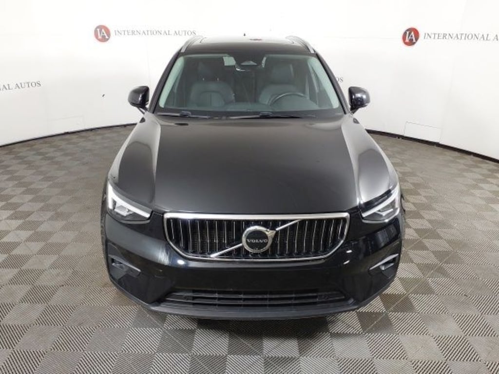 Used 2025 Volvo XC40 B5 Plus Bright Theme SUV