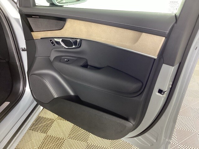 2026 Volvo XC90 Plus - Photo 21