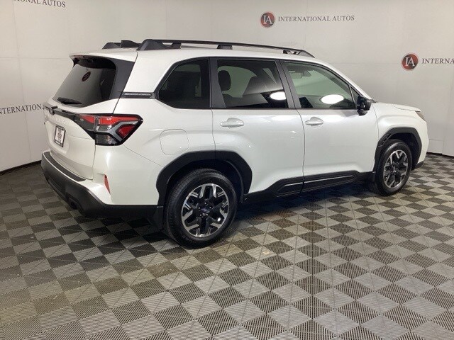 2025 Subaru Forester Premium Base photo 3