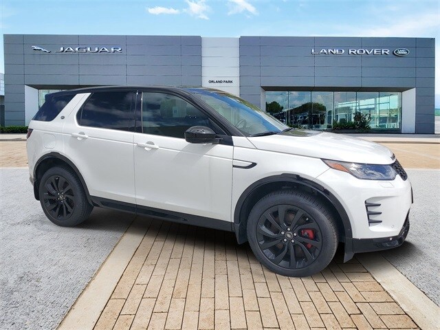 2025 Land Rover Discovery Sport SE photo 3