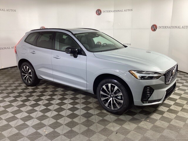 2025 Volvo XC60 B5 Core photo 3