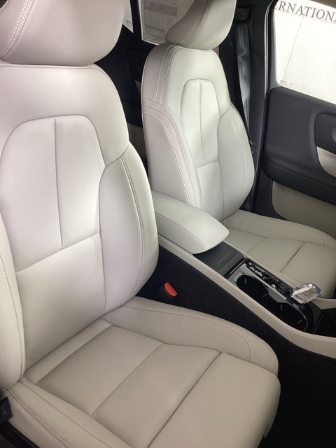 2026 Volvo XC40 Plus - Photo 20