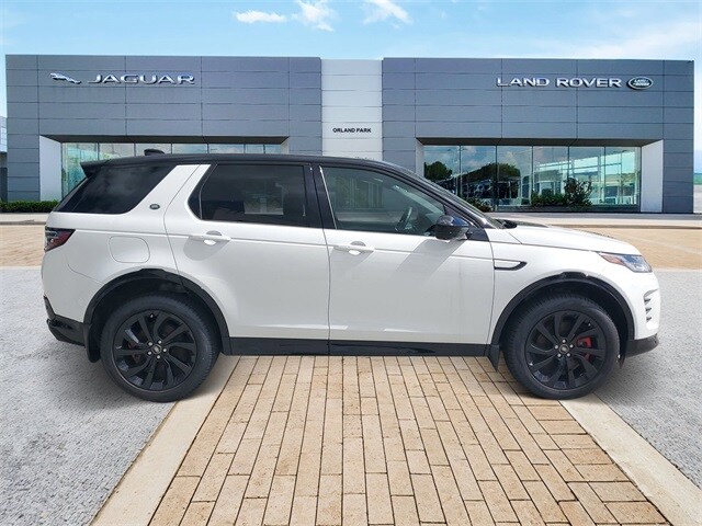 2025 Land Rover Discovery Sport SE photo 4
